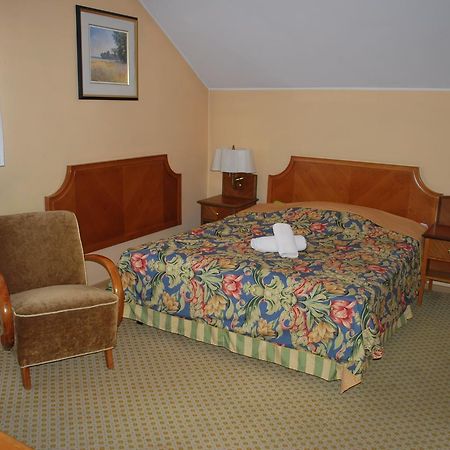 Noclegi Helios & Hotelowa Wielun Bagian luar foto