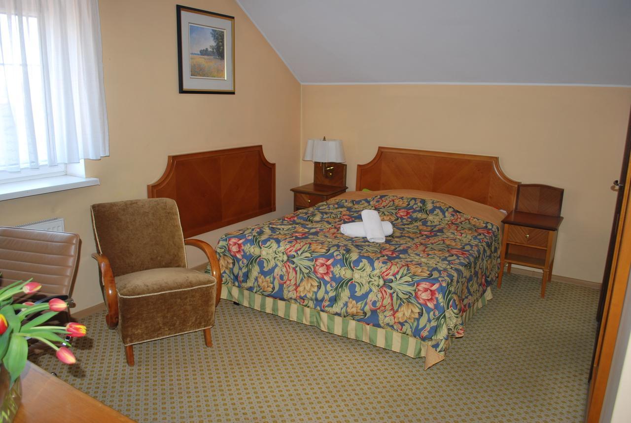 Noclegi Helios & Hotelowa Wielun Bagian luar foto