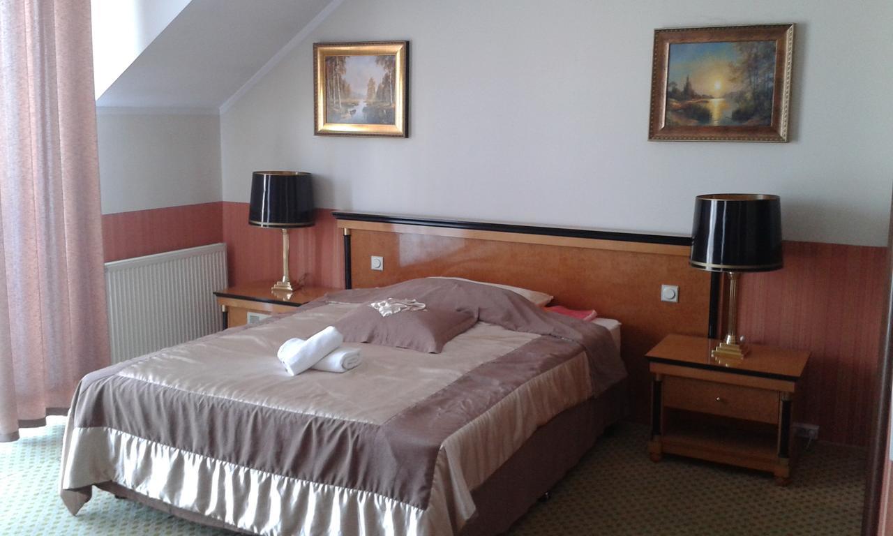Noclegi Helios & Hotelowa Wielun Bagian luar foto
