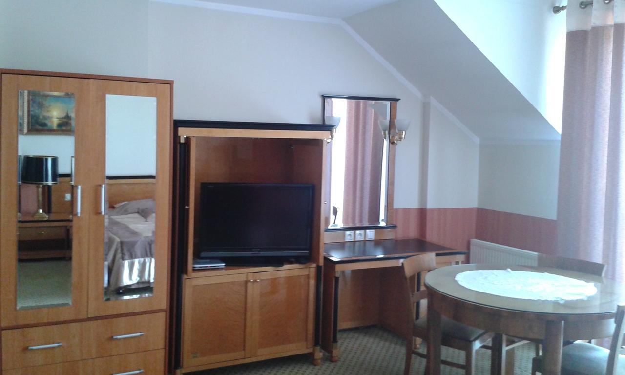 Noclegi Helios & Hotelowa Wielun Bagian luar foto